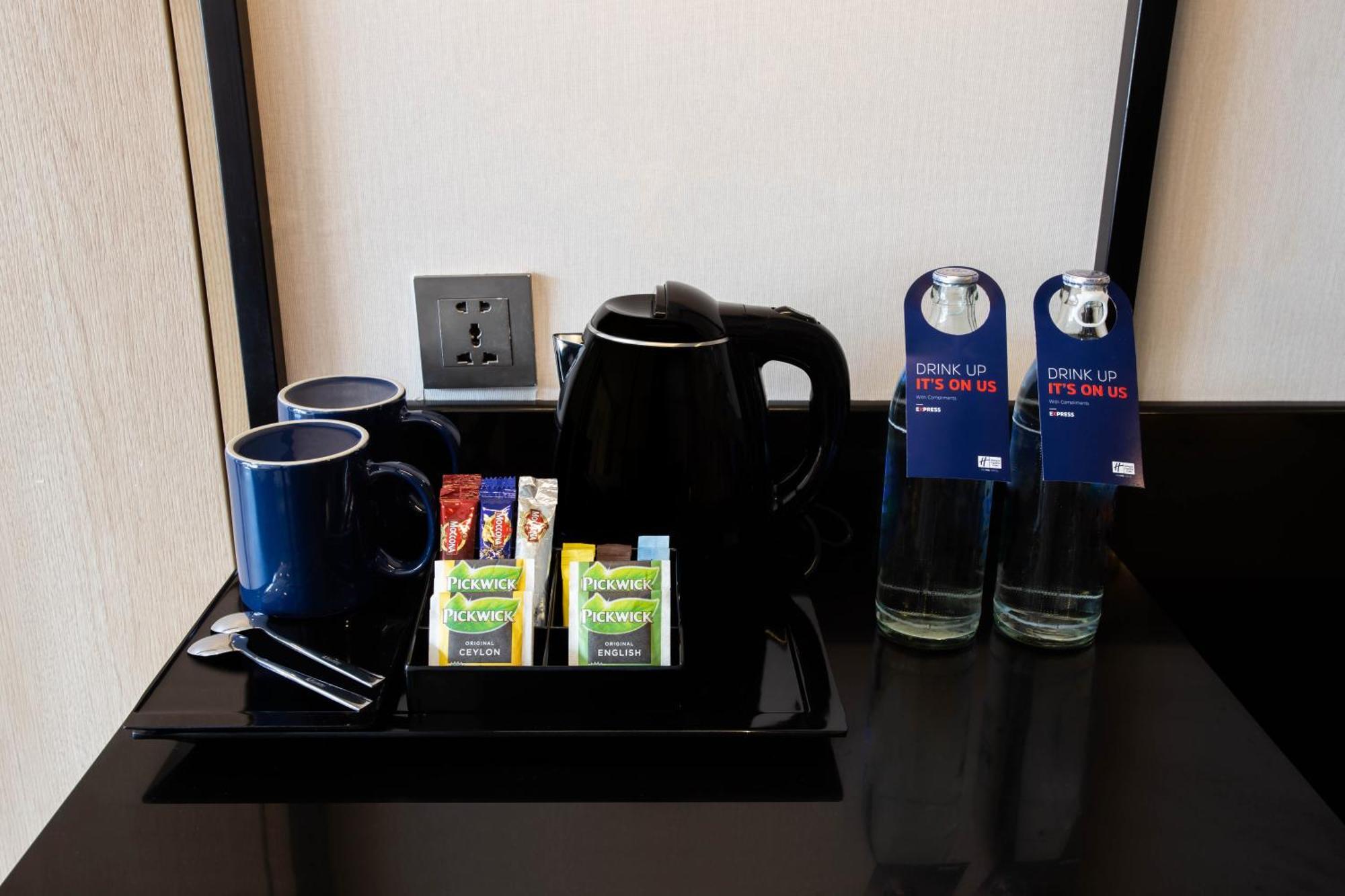 Holiday Inn Express & Suites Bangkok Central Pier By Ihg Esterno foto