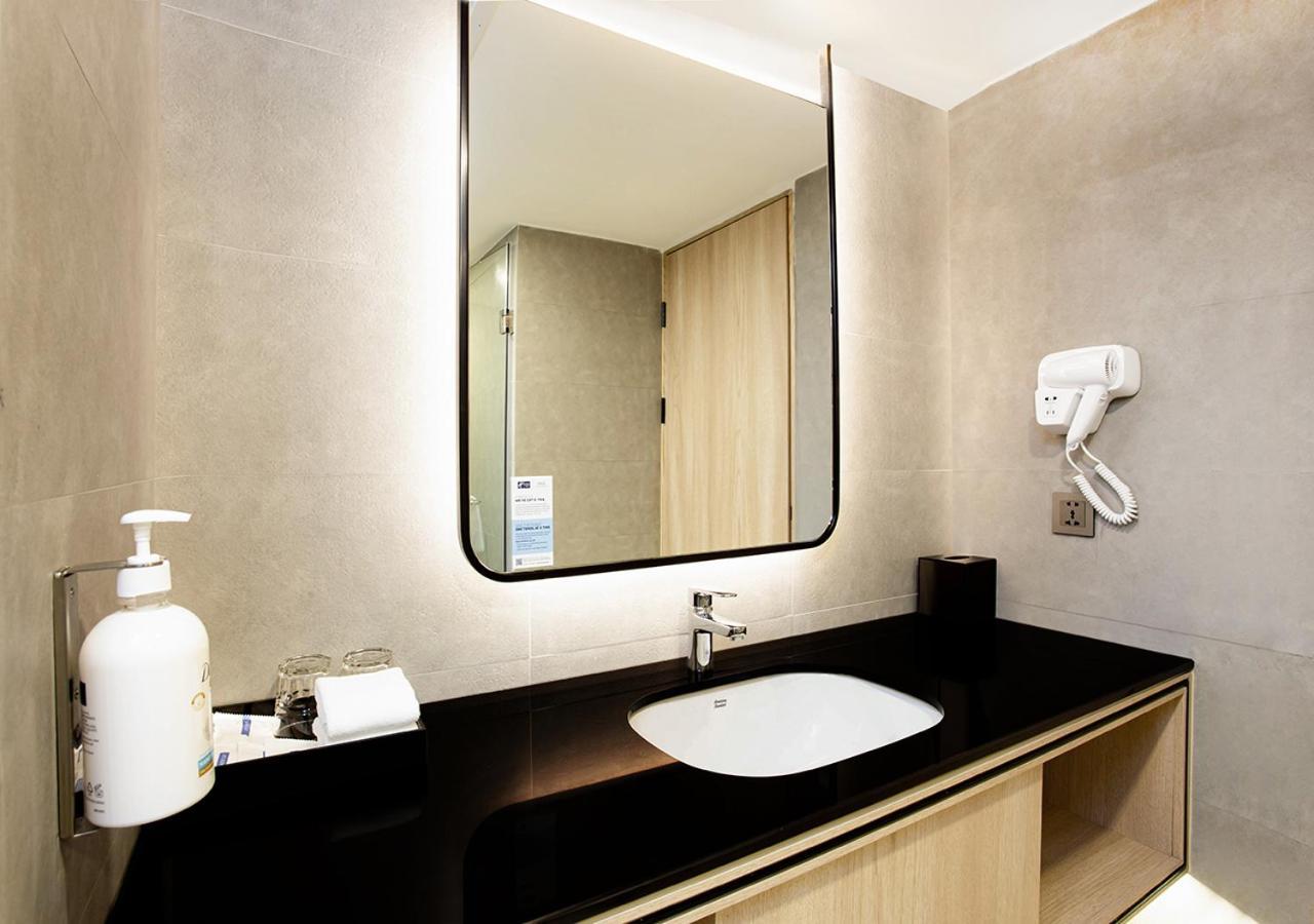 Holiday Inn Express & Suites Bangkok Central Pier By Ihg Esterno foto