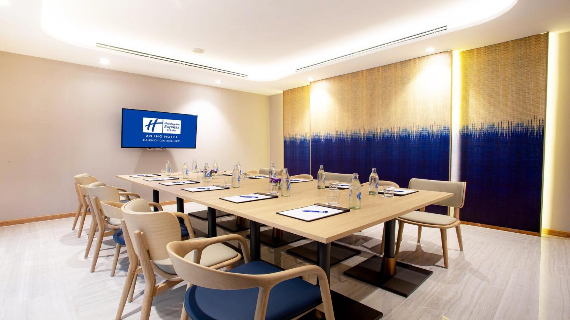 Holiday Inn Express & Suites Bangkok Central Pier By Ihg Esterno foto