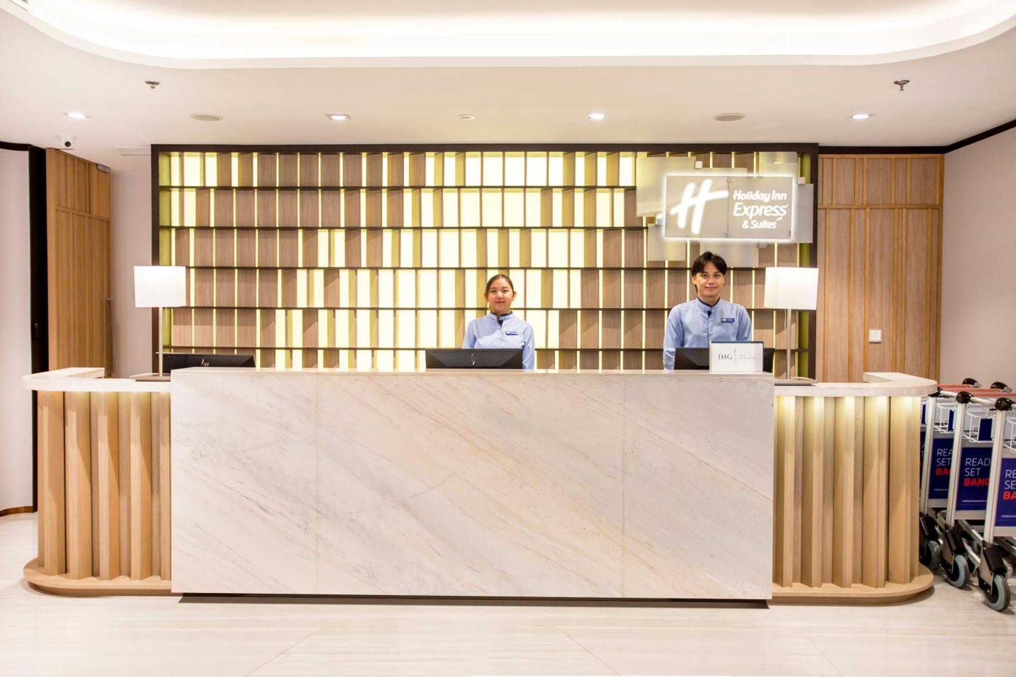 Holiday Inn Express & Suites Bangkok Central Pier By Ihg Esterno foto