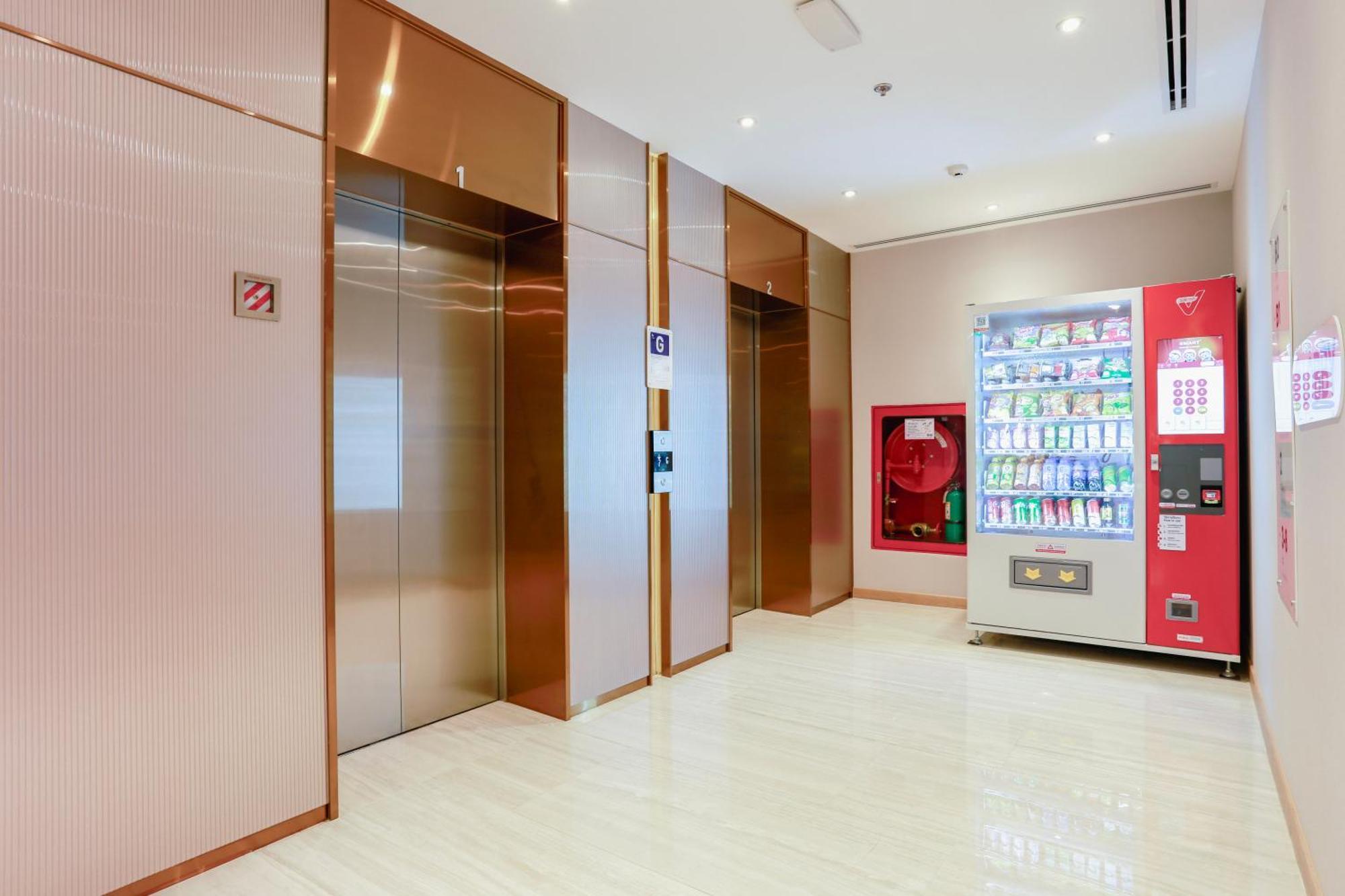 Holiday Inn Express & Suites Bangkok Central Pier By Ihg Esterno foto