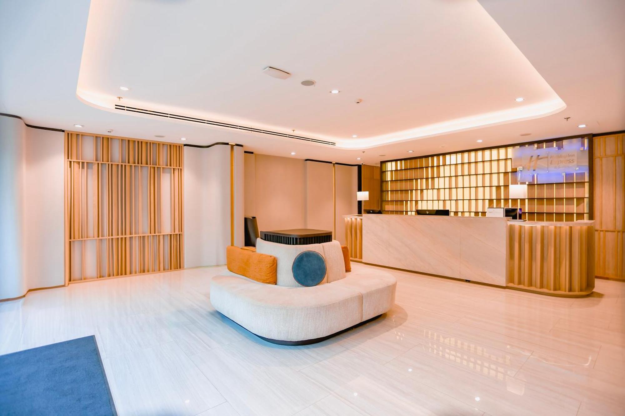 Holiday Inn Express & Suites Bangkok Central Pier By Ihg Esterno foto